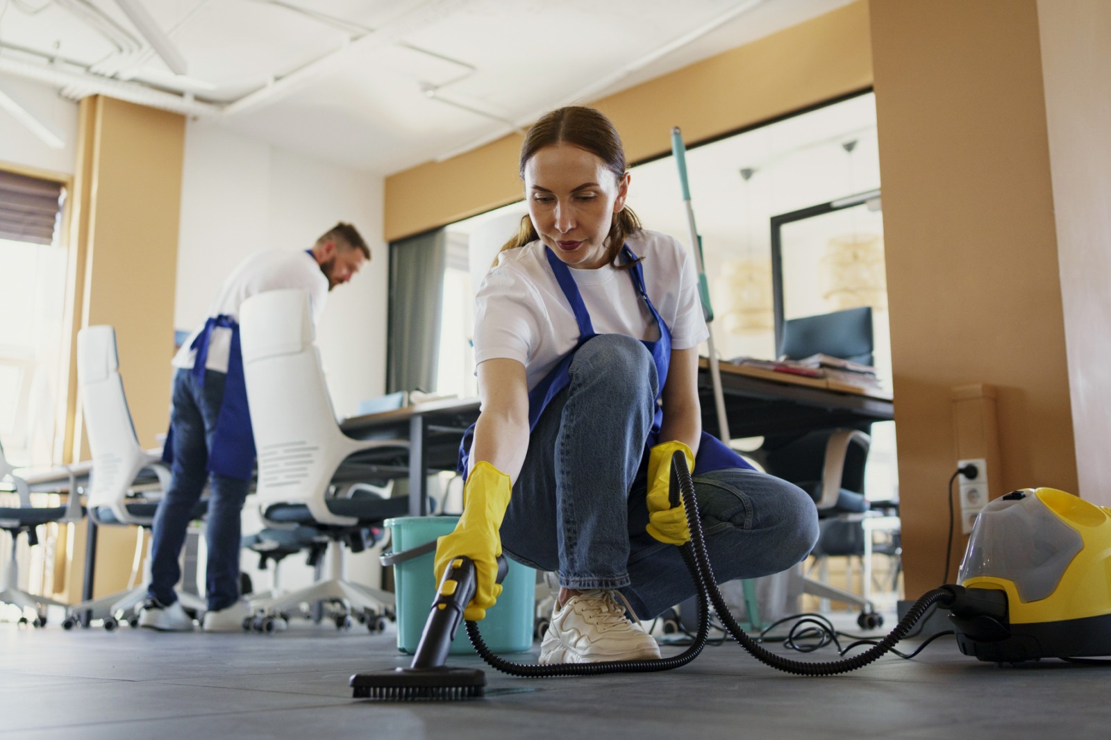 professional-cleaning-service-person-using-vacuum-cleaner-office [1600x1200]